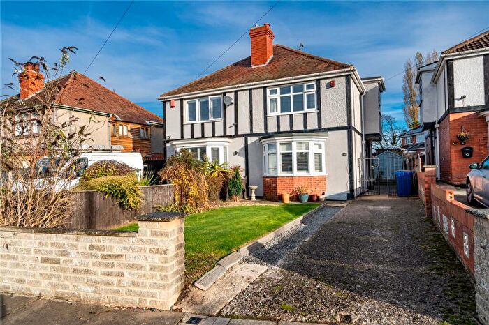 3 Bedroom Semi Detached House For Sale In Grantham Avenue, Grimsby, Lincolnshire, DN33