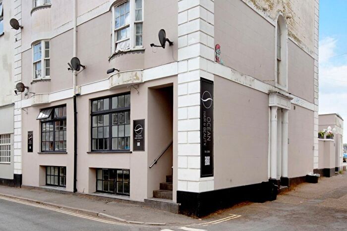 1 Bedroom Flat For Sale In Northumberland Place, Teignmouth, TQ14