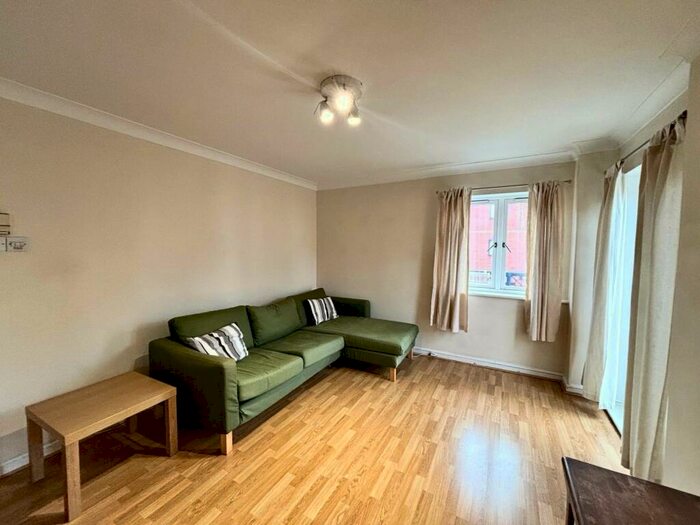 2 Bedroom Flat To Rent In Langtons Wharf, Leeds, West Yorkshire, Uk, LS2