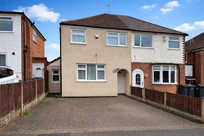 3 Bedroom Semi Detached House For Sale In Lingfield Avenue, Great Barr, Birmingham, B44