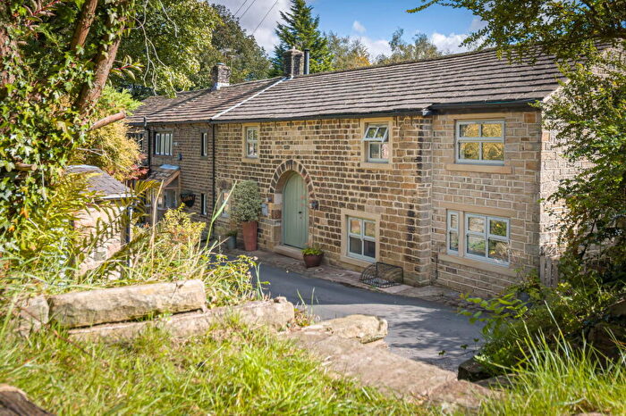 4 Bedroom Character Property For Sale In Holden Cottage, Spurn Lane, Diggle, Saddleworth, OL3