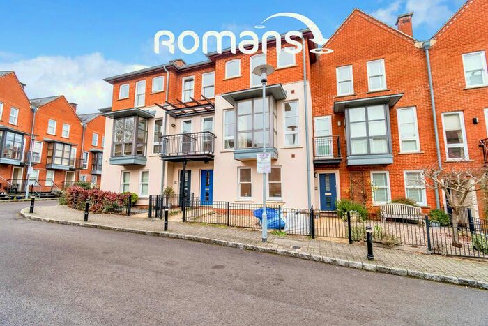 5 Bedroom Town House To Rent In Alison Way, Winchester, SO22