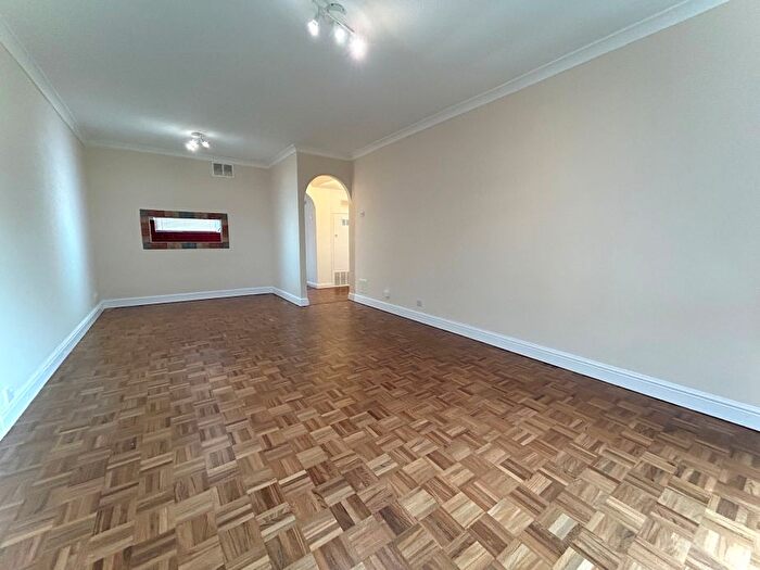 Studio To Rent In Glena Mount, Sutton, SM1