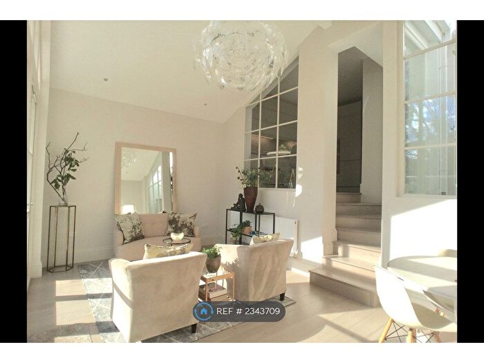 2 Bedroom Maisonette To Rent In Friern Watch Avenue, London, N12