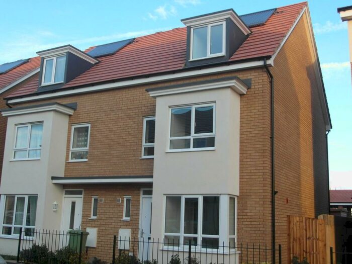 4 Bedroom Town House To Rent In Warwick Avenue, Broughton, Milton Keynes, MK10