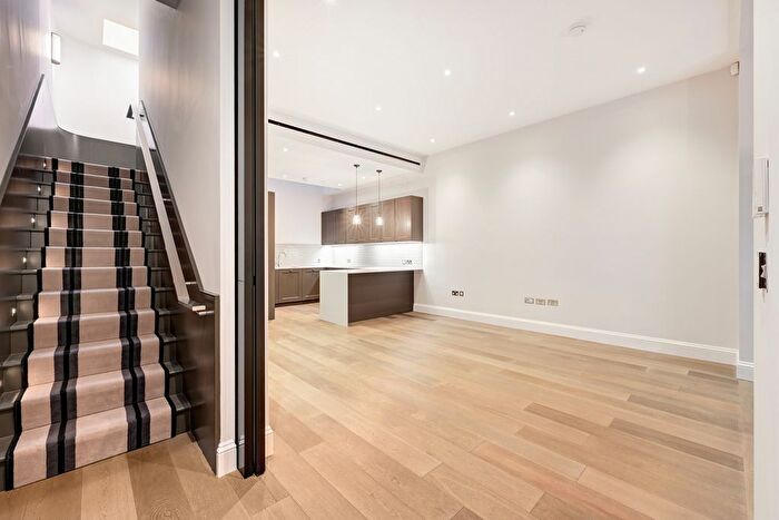 3 Bedroom Flat To Rent In Radnor Walk, Chelsea, SW3