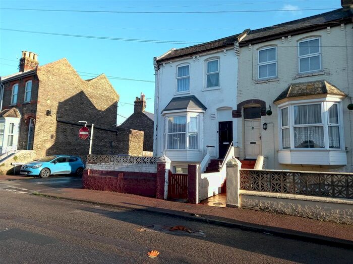 1 Bedroom Flat To Rent In Clifton Gardens, Margate, CT9