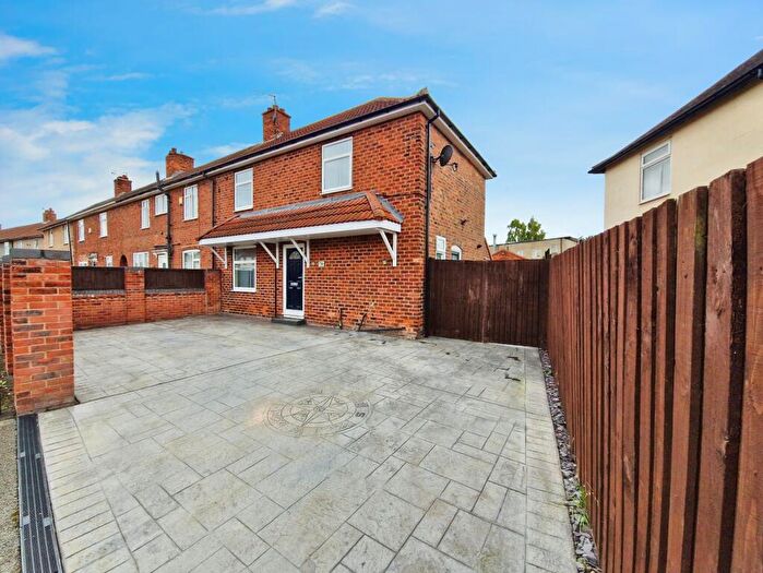 3 Bedroom Semi-Detached House For Sale In Aberconway Crescent, Rossington, Doncaster, DN11