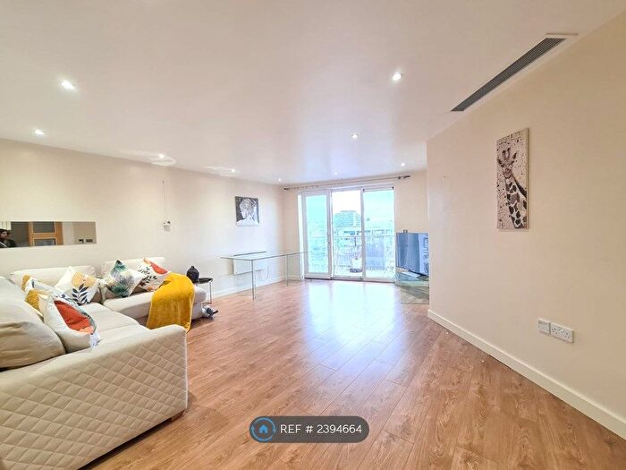 2 Bedroom Flat To Rent In Sovereign Point, Salford, M50