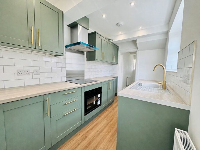 3 Bedroom Semi-Detached House To Rent In Wordsworth Avenue, Sinfin, Derby, DE24