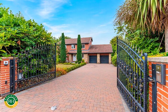 4 Bedroom Detached House For Sale In The Paddock, Tickhill, Doncaster, DN11