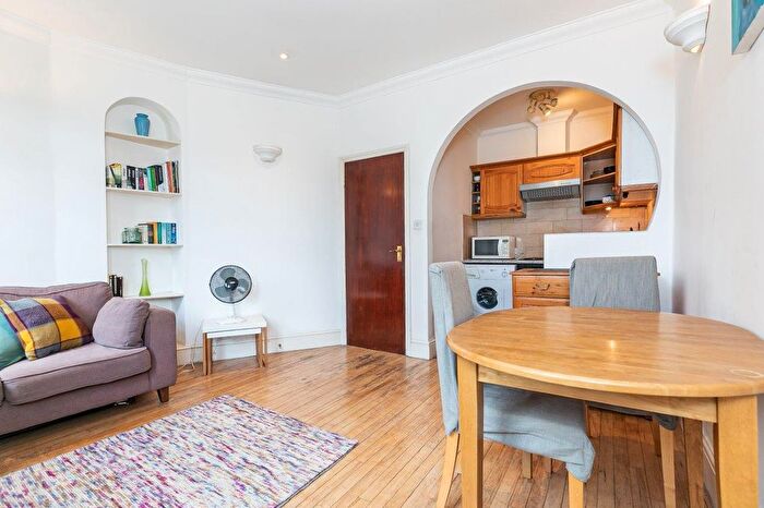 1 Bedroom Flat To Rent In Warwick Road, London, SW5