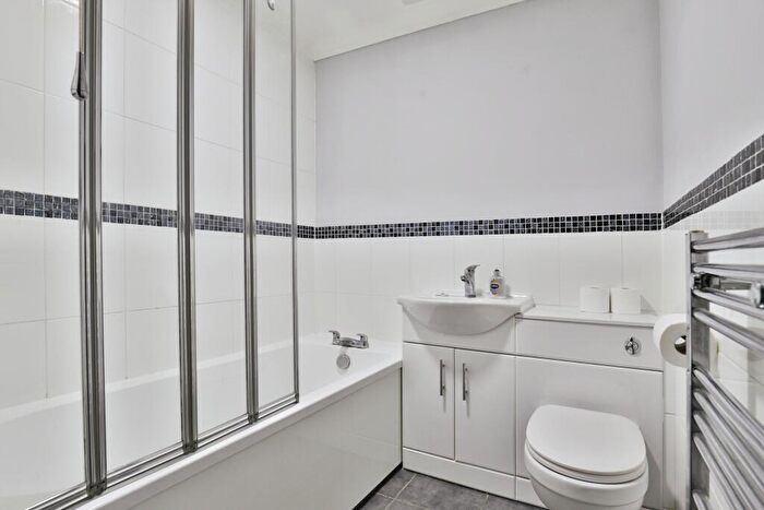 1 Bedroom Flat For Sale In Cleveland Road, Bournemouth, Dorset, BH1