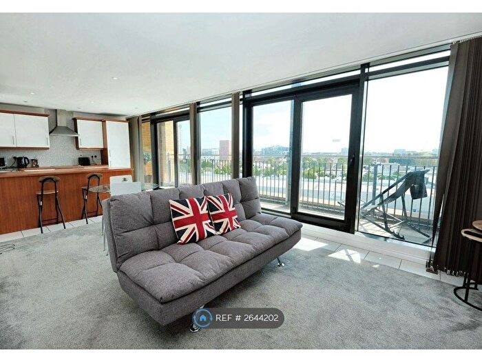 2 Bedroom Flat To Rent In Middlewood Street, Salford, M5