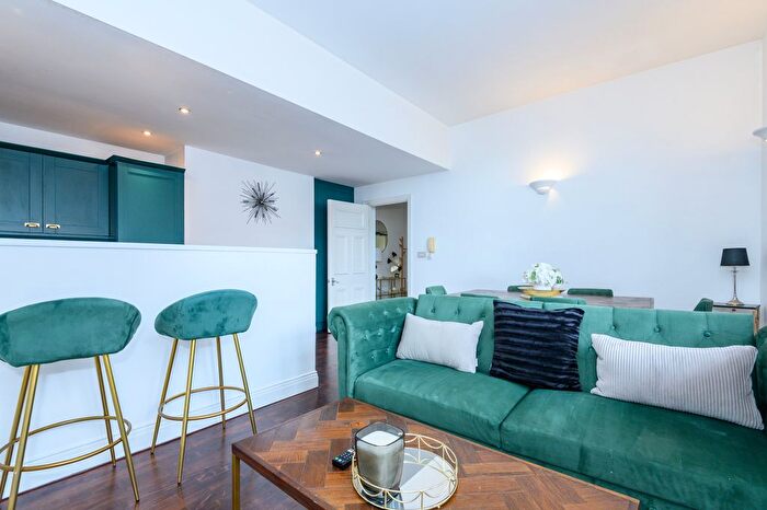 2 Bedroom Flat For Sale In Dock Street, LS10