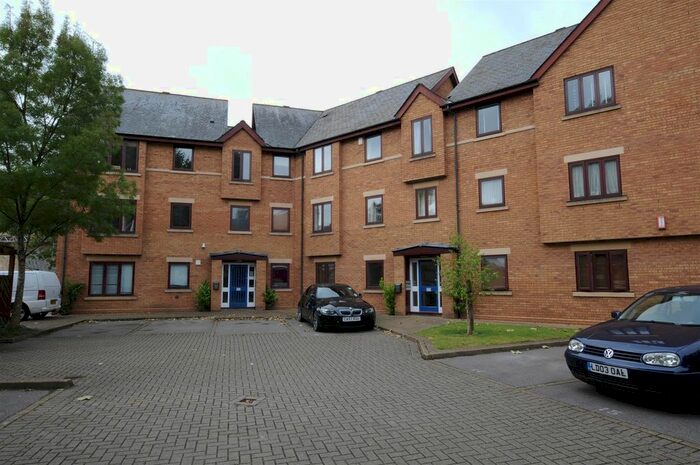 3 Bedroom Flat To Rent In Swan Court, Paradise Street, OX1