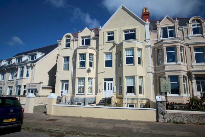 2 Bedroom Flat For Sale In West Parade, Llandudno, LL30