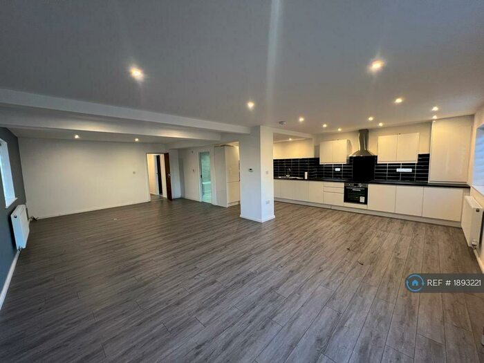 2 Bedroom Flat To Rent In Old Charter Hall, Scunthorpe, DN15