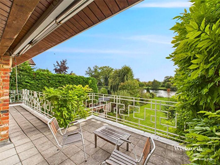 4 Bedroom Detached House For Sale In The Warren, Caversham, Reading, RG4