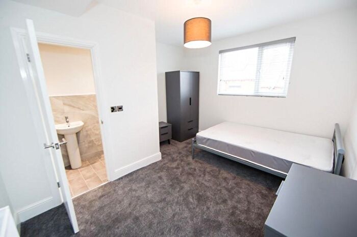 6 Bedroom House To Rent In Burchett Terrace, Leeds, LS6