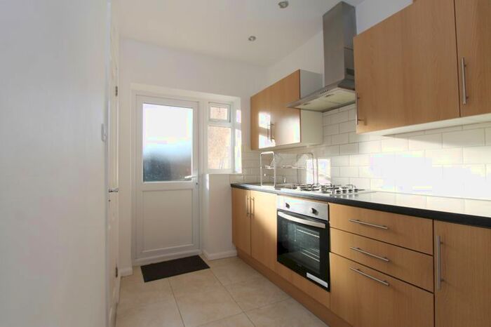 Studio To Rent In Tangmere Gardens, Yeading, Hayes UB5