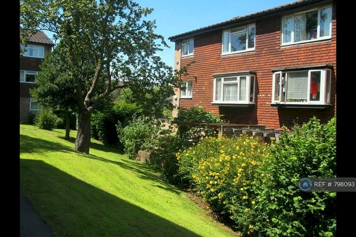 2 Bedroom Flat To Rent In Anselm Close, Croydon, CR0