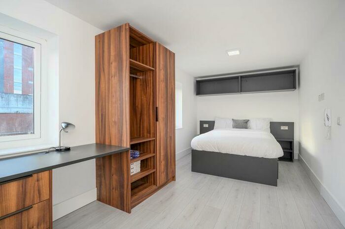 1 Bedroom Flat To Rent In High Street, Walton-On-Thames, KT12