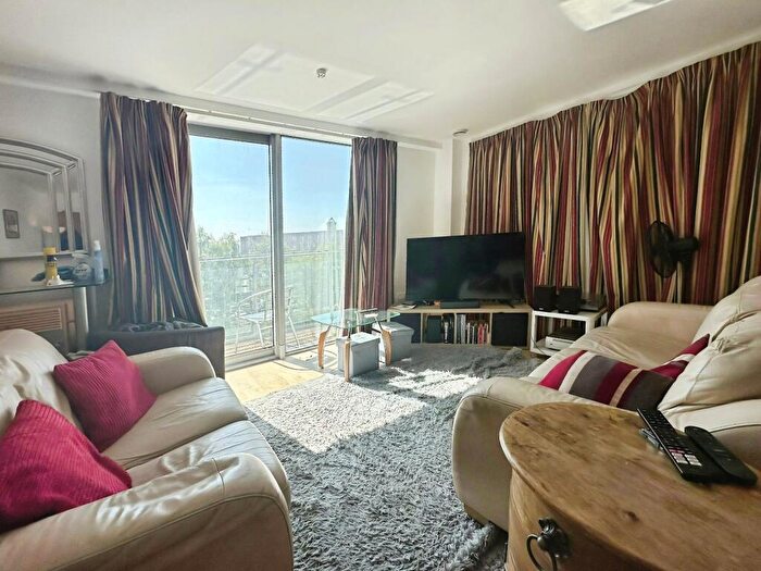 2 Bedroom Flat To Rent In Whitehall Quay, Leeds, West Yorkshire, LS1