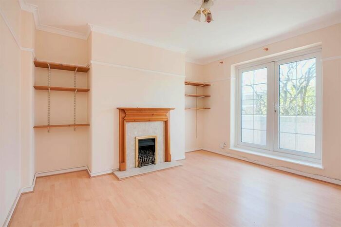 3 Bedroom Flat To Rent In Stoke Newington Church Street, London, N16