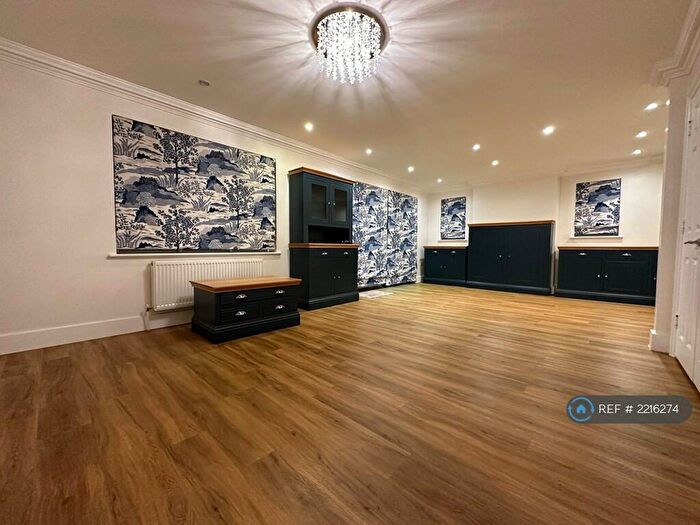 6 Bedroom Semi-Detached House To Rent In Sinclair Grove, London, NW11