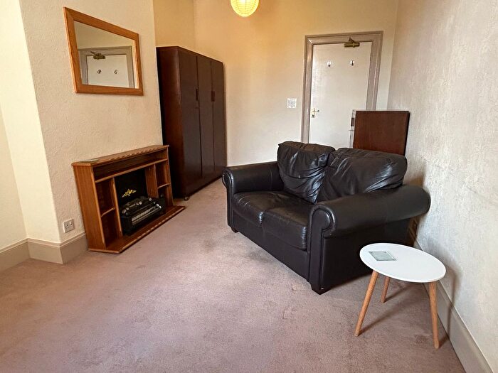 1 Bedroom Flat To Rent In Imperial Road, Huddersfield, HD3