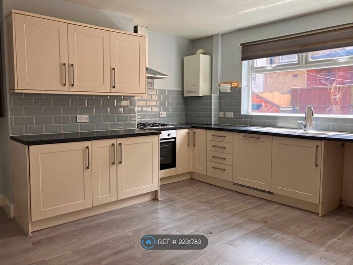 3 Bedroom Terraced House To Rent In Aston Street, Leeds, LS13