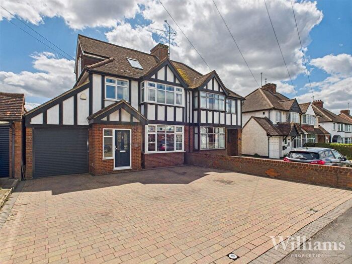 4 Bedroom Semi-detached House For Sale In Tring Road, Aylesbury, HP20