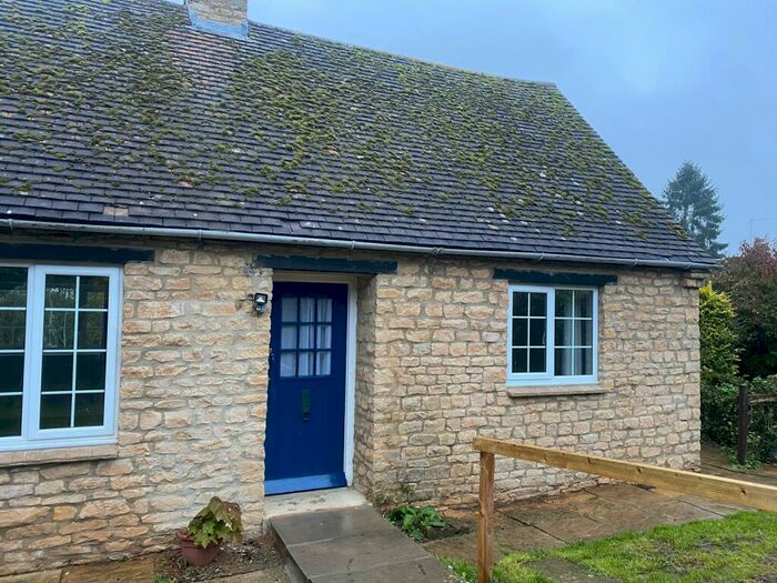 2 Bedroom Semi-Detached Bungalow To Rent In Spinney Bank, Banbury, Oxfordshire, OX17