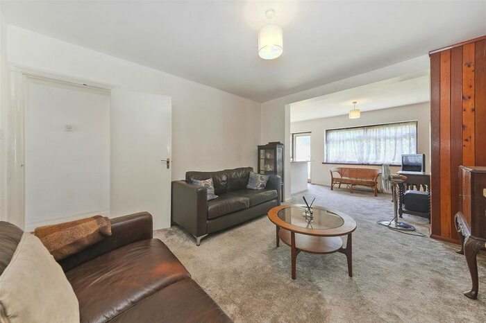 3 Bedroom Semi-Detached House To Rent In Brook Road, London, NW2