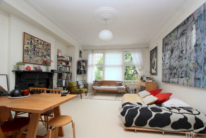 2 Bedroom Apartment To Rent In Queens Avenue, Muswell Hill, N10