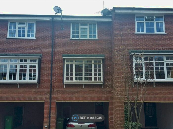 3 Bedroom Terraced House To Rent In Matlock Court, Nottingham, NG1