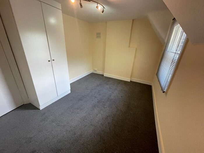 2 Bedroom Flat To Rent In Birdhurst Road, South Croydon, CR2