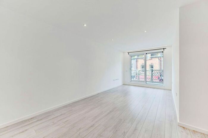 2 Bedroom Flat To Rent In Calum Court, Central Purley, Purley, CR8