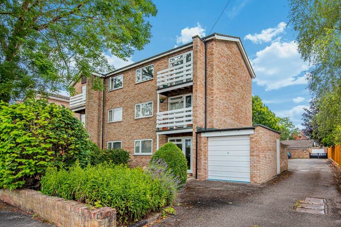 2 Bedroom Apartment To Rent In Hernes Close, Oxford, OX2