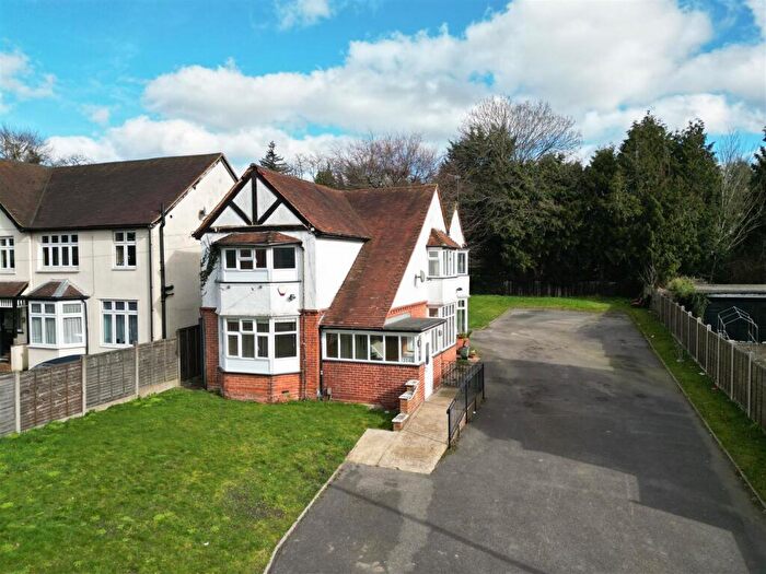 3 Bedroom Detached House To Rent In Farnborough Road, Farnborough, GU14