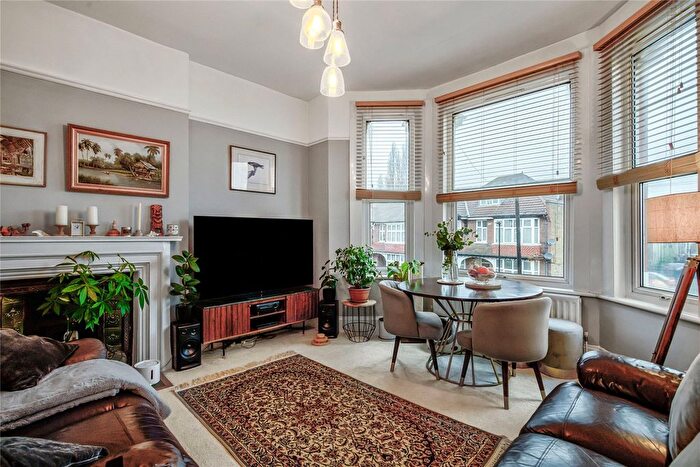 2 Bedroom Flat For Sale In Babington Road, Streatham, SW16