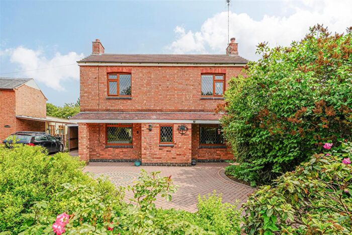 3 Bedroom Detached House For Sale In Gaydon Road, Bishops Itchington, CV47