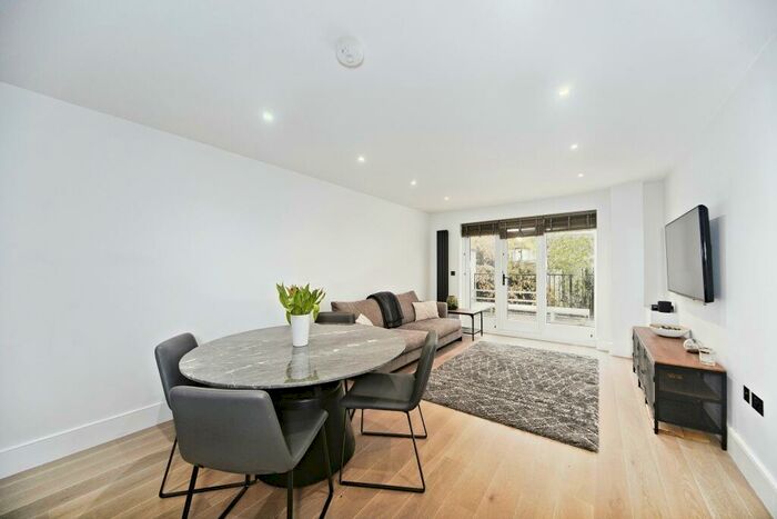 2 Bedroom Apartment To Rent In Denning Mews, SW12