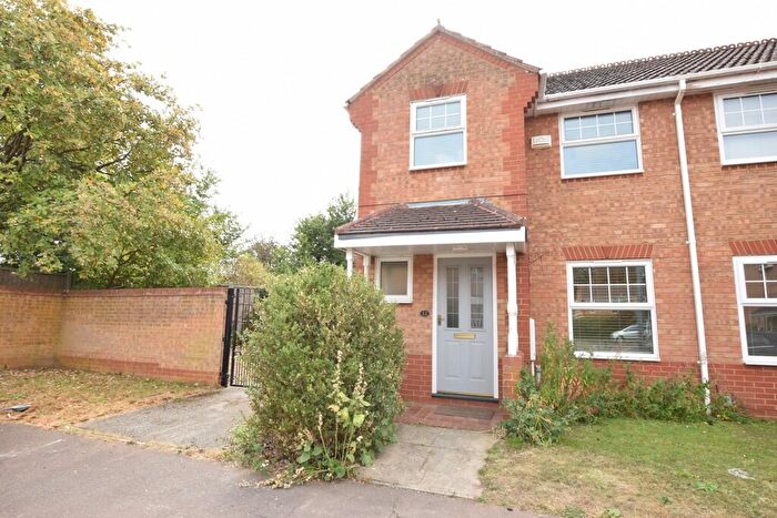 3 Bedroom Semi-Detached House To Rent In Lodge Close, Huntingdon, PE29