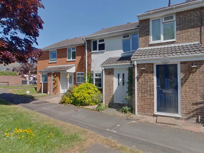 3 Bedroom House To Rent In Fell Drive, Lee-On-The-Solent, PO13