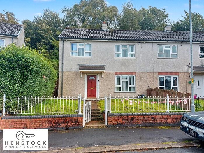 2 Bedroom Semi-Detached House For Sale In Kirklee Road, Rochdale, OL11