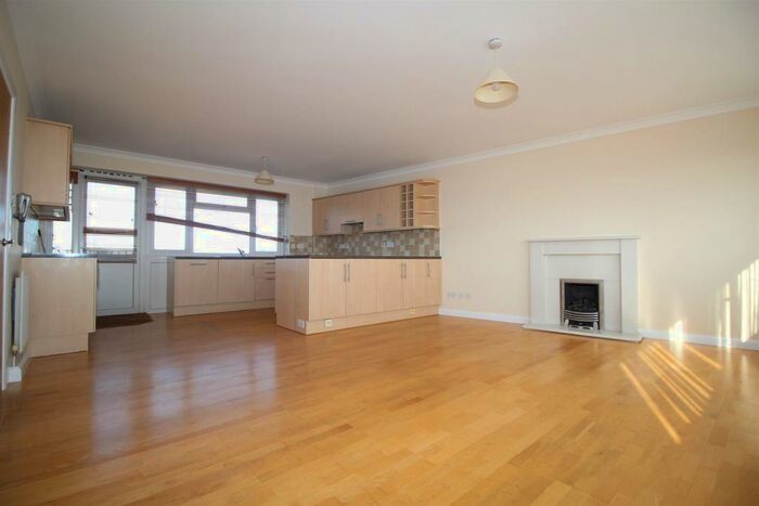 3 Bedroom Apartment To Rent In Newnham Parade, College Road, Cheshunt, EN8