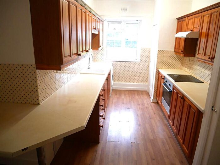 1 Bedroom Apartment For Sale In Brent Street, Hendon, NW4