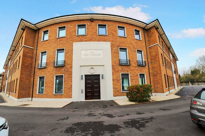 2 Bedroom Flat To Rent In The Post House, GL4